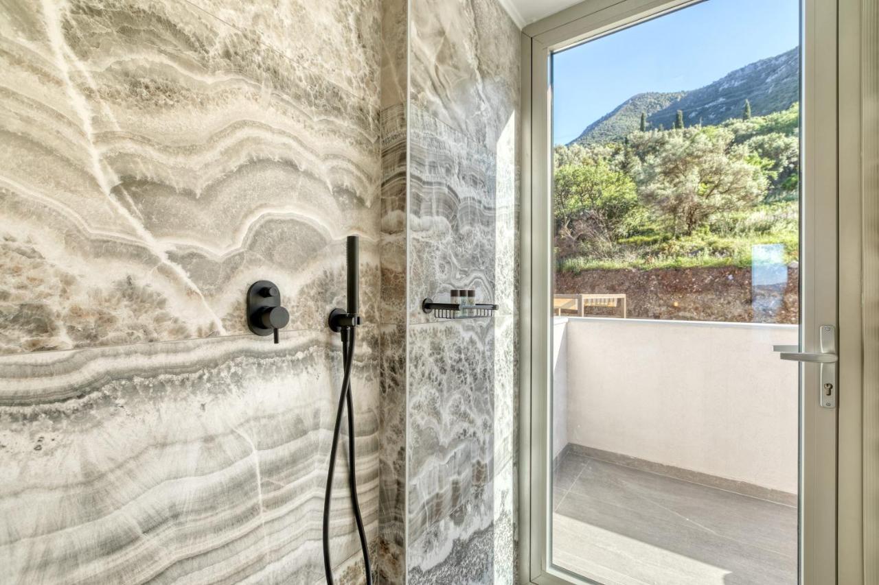 White Rock Villa Nikiana