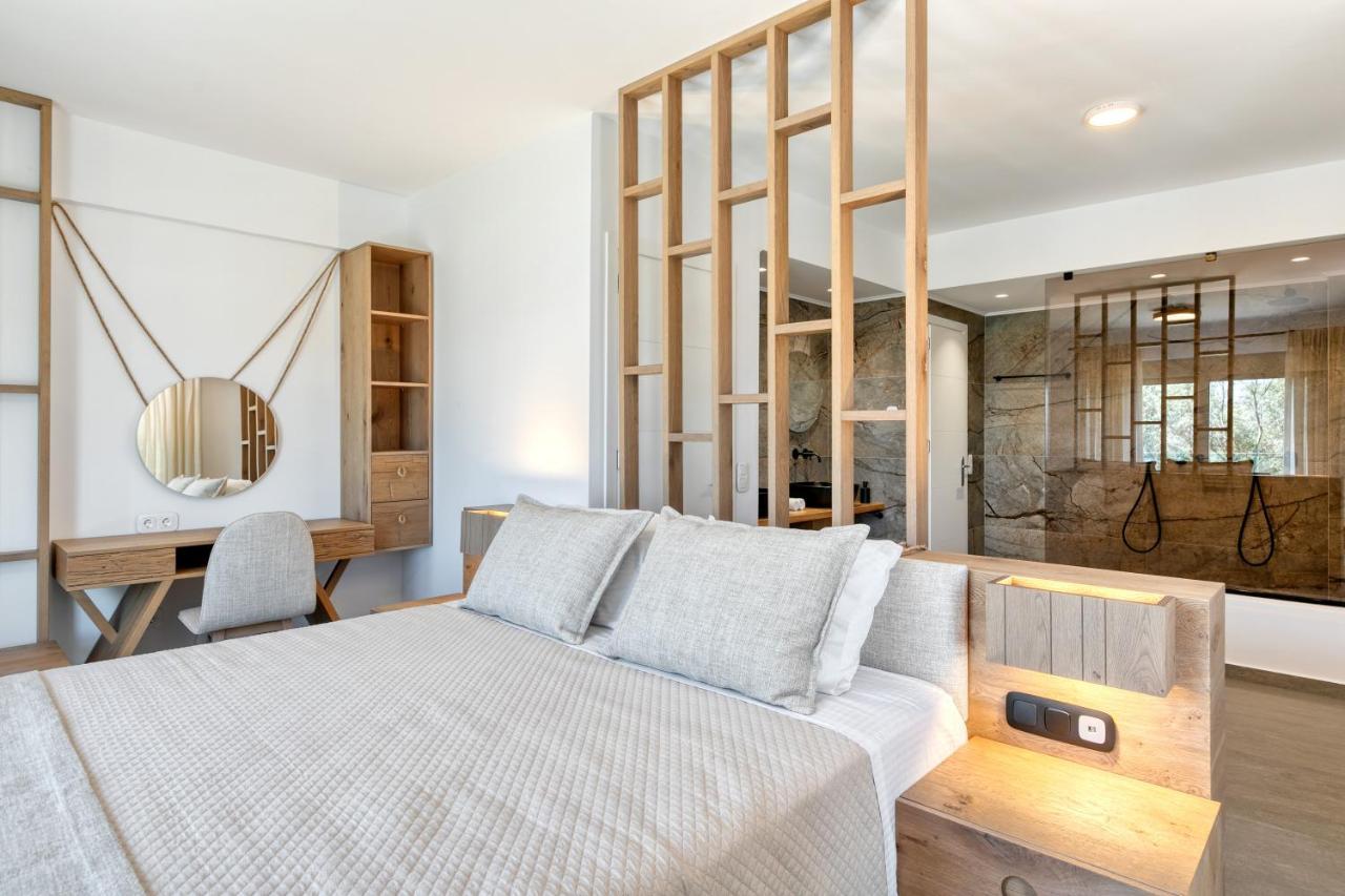 White Rock Villa Nikiana